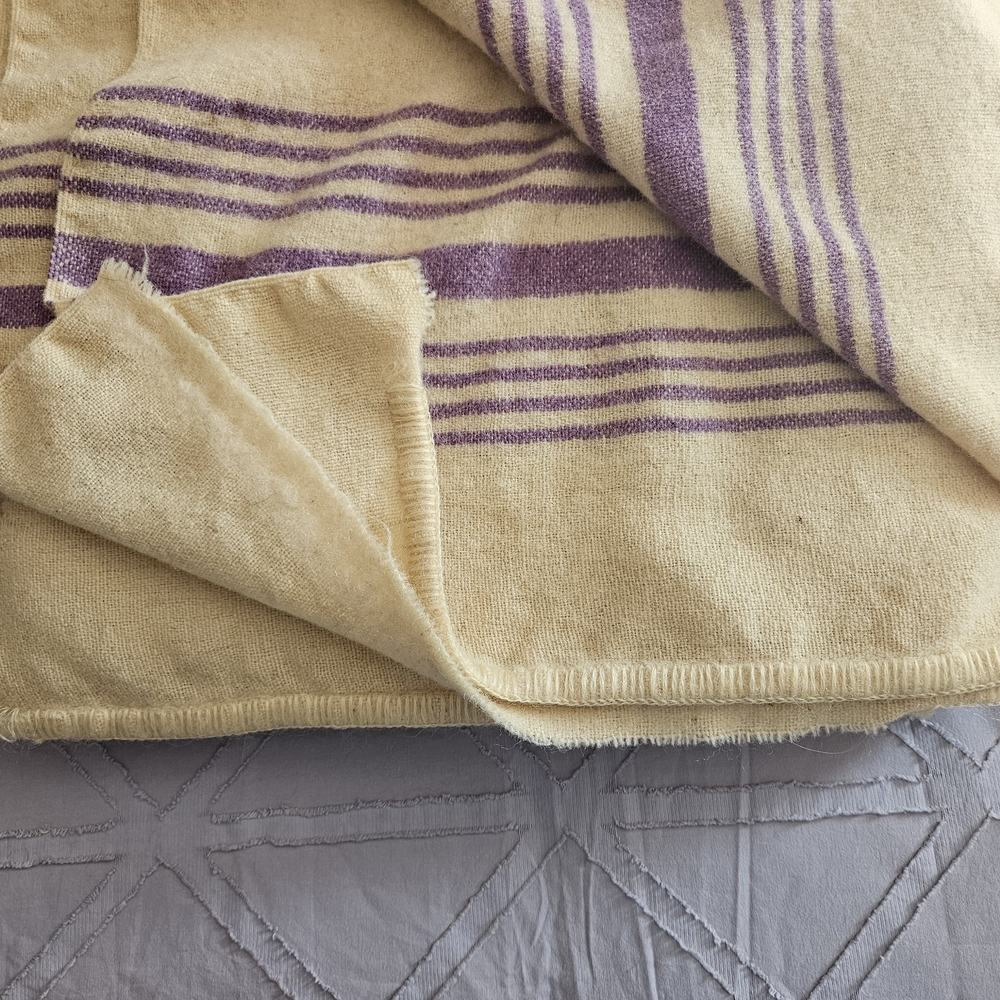 🌟Vintage🌟 Wool Cream & Purple trim 75" L x 68" W. Fits a double bed. - Picture 3 of 5
